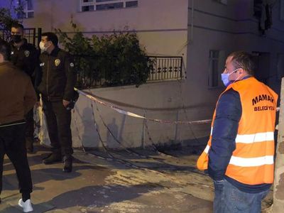 Ankara’da Vatandaşlar Geceyi Sokakta Geçirdi! Otoparkı Çöken 3 Katlı Bina Boşaltıldı