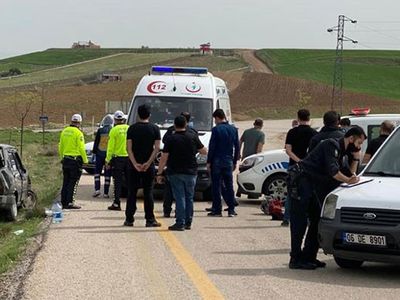 Ankara’da Yol Kenarındaki Ağaçlara Çarpan Otomobilde 1 Kişi Öldü