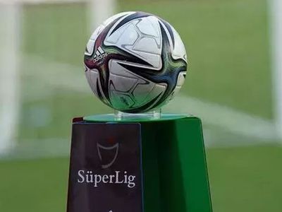 Ankaragücü ve Ümraniyespor Süper Lig'e yükselme başarısı gösterdi!