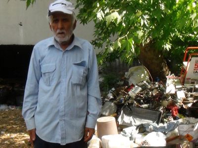 Antalya'da insanlık dramı! Çöpten hurda toplayarak geçimini sağlayan zavallı adamın tek varlığı olan motosikletini çaldılar