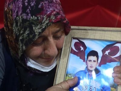 Ailelerin PKK'ya karşı direnişinde 915. güne girilirken anne oğluna seslendi: Ben burada seni bekliyorum