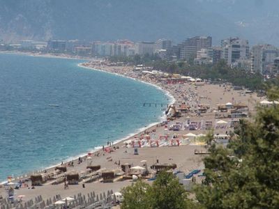 Antalya Sahilleri Turistler İle Doldu