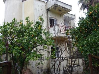 Antalya'da Bir Vatandaş Kuş Avlamak İçin Çıktığı Metruk Binada Çürümüş Ceset Buldu