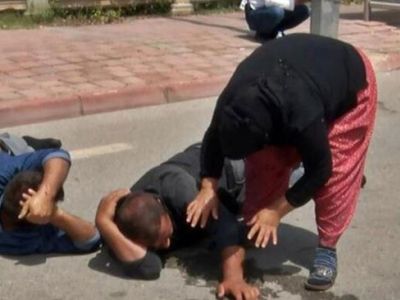 Antalya'da çocukların kavgasına aileler dahil oldu: Sokak ortasında öldüresiye darp edildiler!
