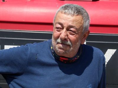 Antalya’da Ekmek Teknesi Kül Olan Sürücü, Gözyaşlarını Tutamadı