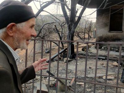 Antalya’da Evi Yanan Vatandaş Bahçesinden Kalan Karpuzları İtfaiyeye Verdi