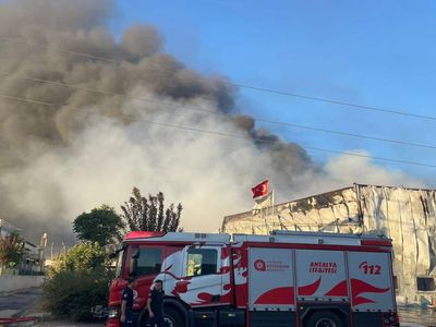 Antalya’da korkutan yangın: Alevler her yeri sardı