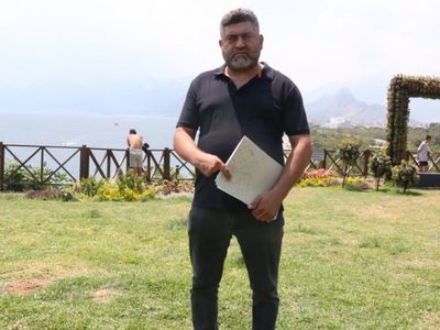 Antalya’da Rezalet Olay! Rezervasyon Yaptıkları Otel Yönetimini Değiştirince Mağdur Olan Vatandaşlar Havuzu Bastı