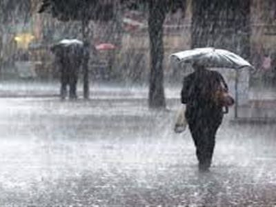 Antalya'da sağanak yağış yerini fırtınaya bıraktı