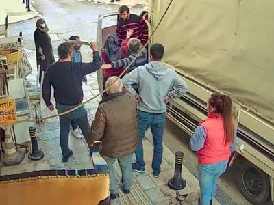 Antalya'da Taşıma Ücretinden Dolayı Çıkan Tartışma, Testereli Sopalı Kavgaya Dönüştü!