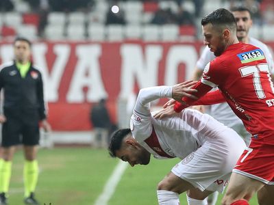 Antalyaspor Sergen Yalçın ile yükseliyor: Sivasspor'u 2 golle devirdiler