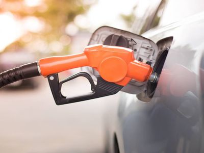 Araç sahiplerine bir müjde daha: Motorinden sonra benzine de indirim geliyor