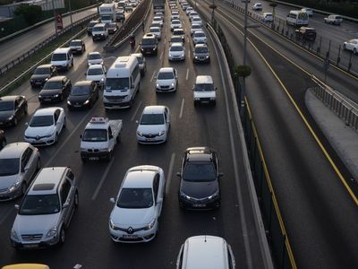 Araç sahiplerini ilgilendiriyor: Ulusal Taşıt Tanıma Sistemi için erteleme kararı