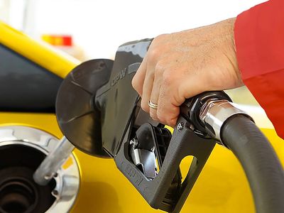 Araç sahiplerini üzecek haber! Benzinden sonra motorine de zam kapıda