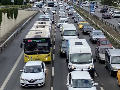 Araç sürücülerini ilgilendiriyor: O bölgede yağmur nedeniyle yoğunluk arttı