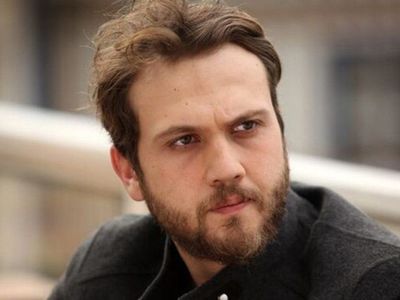 Aras Bulut İynemli'nin Gerçek Mesleği Nedir?