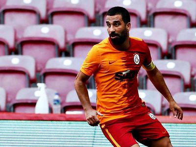 Arda Turan teknik direktör olarak Süper Lig’e geri dönüyor