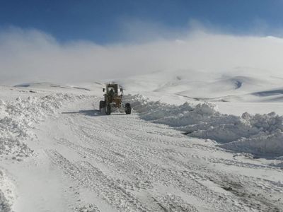 Ardahan'da Etkili Dolu Yağışı: Yollar Beyaza Büründü