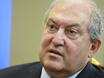 Armen Sarkisyan Kimdir?