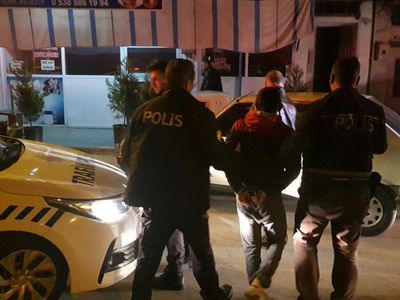 Arnavutköy'de Büyük Kovalamaca! Polis Ekipleri Kamyonet Şoförünü Vurarak Durdurabildi