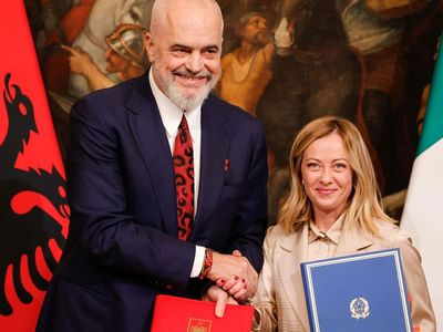 Arnavutluk ve İtalya arasında göçmen krizine karşı iş birliği!