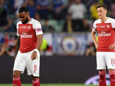 Arsenal'de Alexandre Lacazette Mesut Özil Krizi Yaşıyor!