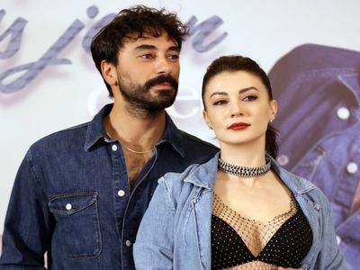Aşk dedikodularını daha önce yalanlamışlardı: Burcu Özberk ve Gökhan Alkan Roma’da kameralara yakalandı