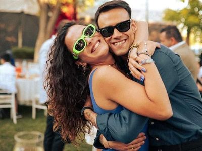 Aslı Bekiroğlu'ndan yeni aşk hamlesi! Sonunda onun da yüzü güldü! Aslı Bekiroğlu yeni aşkını sarmaş dolaş ilan etti