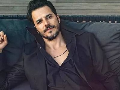 Aslı Enver’in yeni partneri belli oldu! Arayış dizisinin erkek başrolü Mehmet Günsür oldu