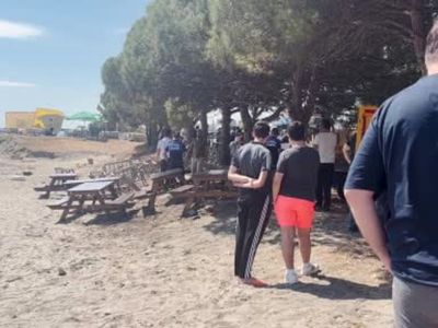 Atakum sahilinde işgal denetimi: kumsaldaki masa, sandalye ve şezlonglar kaldırıldı