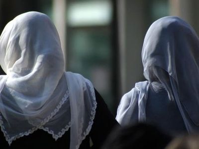 Avrupa'da skandal ırkçılık! Müslüman kadınları toplumdan dışlayarak gerçek yüzlerini gösterdiler!