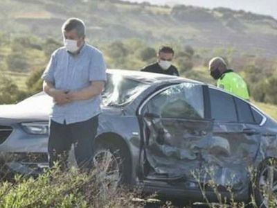Aydın'da Kazadan Sağ Çıkan Adam Olay Yerinde Şükür Namazı Kıldı