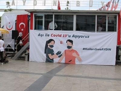 Aydın'da Mobil Aşı Tırı Tüm Şehri Gezerek Aşı Hizmeti Veriyor