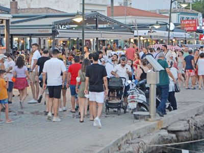 Ayvalık’ta Tatilci Akını! Girişler Durdu