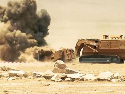 Azerbaycan'a 5 Mayın Temizleme Aracı Teslim Edildi