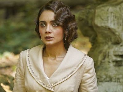 Aziz dizisinin Dilruba'sı güzel oyuncu Damla Sönmez'den, set ekibini endişelendiren haber geldi