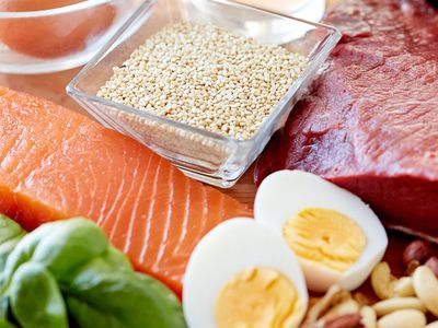 B12 Vitamini Eksikliği Neden Olur, Belirtileri Nelerdir?
