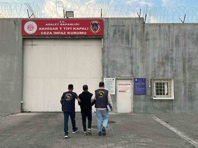 Akhisar'da uzun süredir aranan hırsız yakalandı