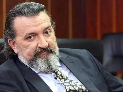 Baba Firuz kimdir, gerçek adı nedir? Renan Bilek kimdir, hangi dizilerde oynadı? Renan Bilek biyografisi
