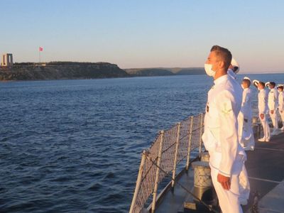 Bahriyeliler, Çanakkale Şehitler Abidesi'ni Selamladı!