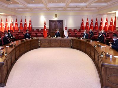 Bakan Akar, Avrupa'daki Türk Dernek ve Sivil Toplum Temsilcileri İle Görüştü