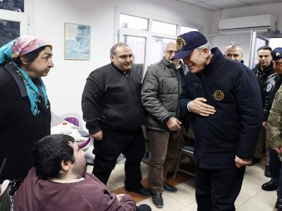 Bakan Akar TCG Sancaktar gemisinde: Dev yüzer hastanelerde inceleme yaptı