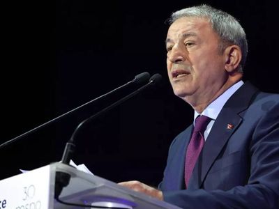 Bakan Akar Yunan mevkidaşına yanıt verdi: Kendilerini gülünç duruma düşürüyorlar