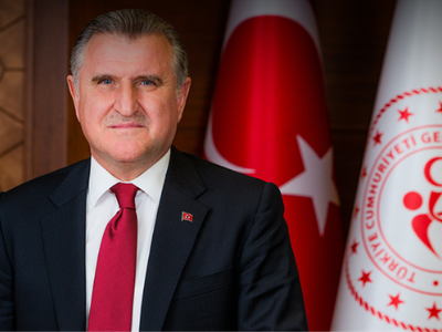 Bakan Bak: 'Futbolda pozitif bir gündemle ilerlemeliyiz'