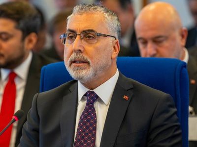 Bakan Işıkhan’dan mesai saatleriyle ilgili haberlere net açıklama geldi! Mesai saatleri değişecek mi?