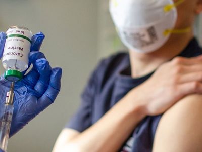 Bakan Koca Açıkladı: Koronavirüs Aşısında Yaş Sınırı 30'a Düşürüldü!