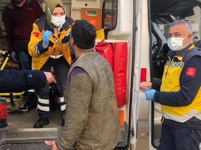 Bakan Koca Paylaştı: Türkiye Kıyafetleri Kirli Olduğu İçin Ambulansa Binmek İstemeyen Bu İşçiyi Konuşuyor!