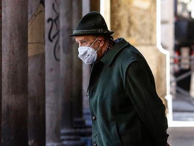 Bakan Koca'dan Önemli Uyarı: 65 Yaş Üstü Vatandaşlar En Ufak Şikayetlerinde Test Yaptırmalı!