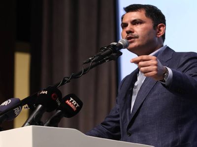 Bakan Kurum flamingolar için ‘can suyu’ talimatını verdi! Tuz Gölü’ndeki flamingolar için 4 kilometrelik su hattı yapılacak