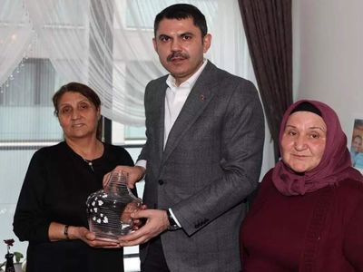 Bakan Kurum İzmir depremzedesine konuk oldu: Depremde acıyla hüznü beraber yaşadık